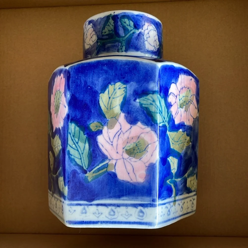 Blue & White Porcelain Chinese Hexagon Shape Ginger Jar; Floral Print - Picture 4 of 10